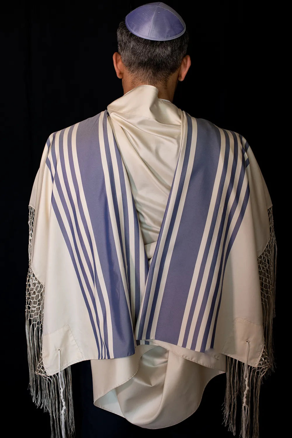 Big Tallit back close 