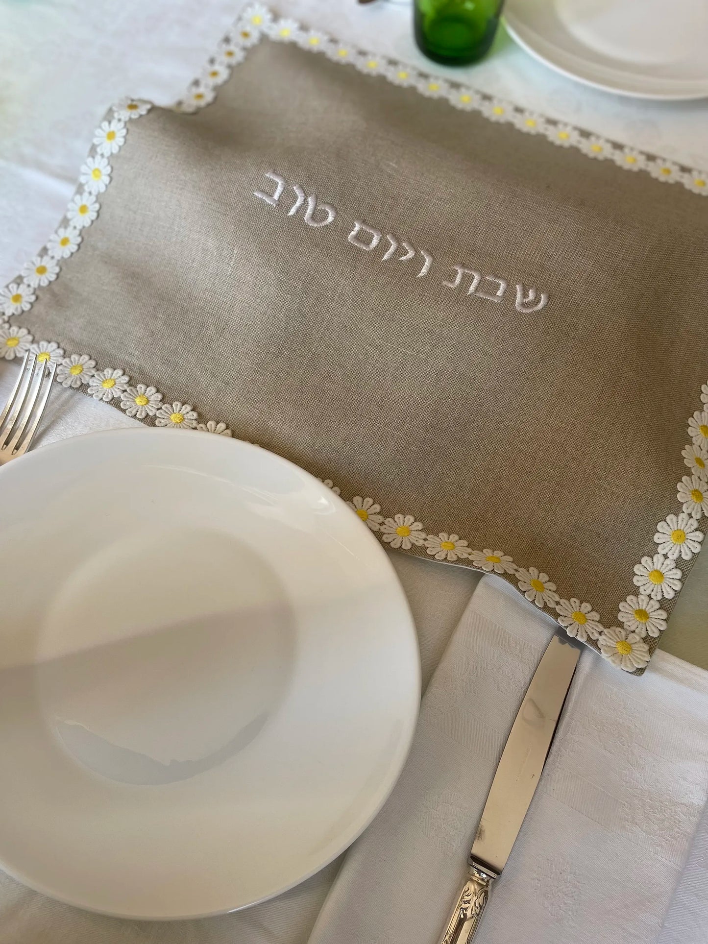 Daisy Challah Cover table