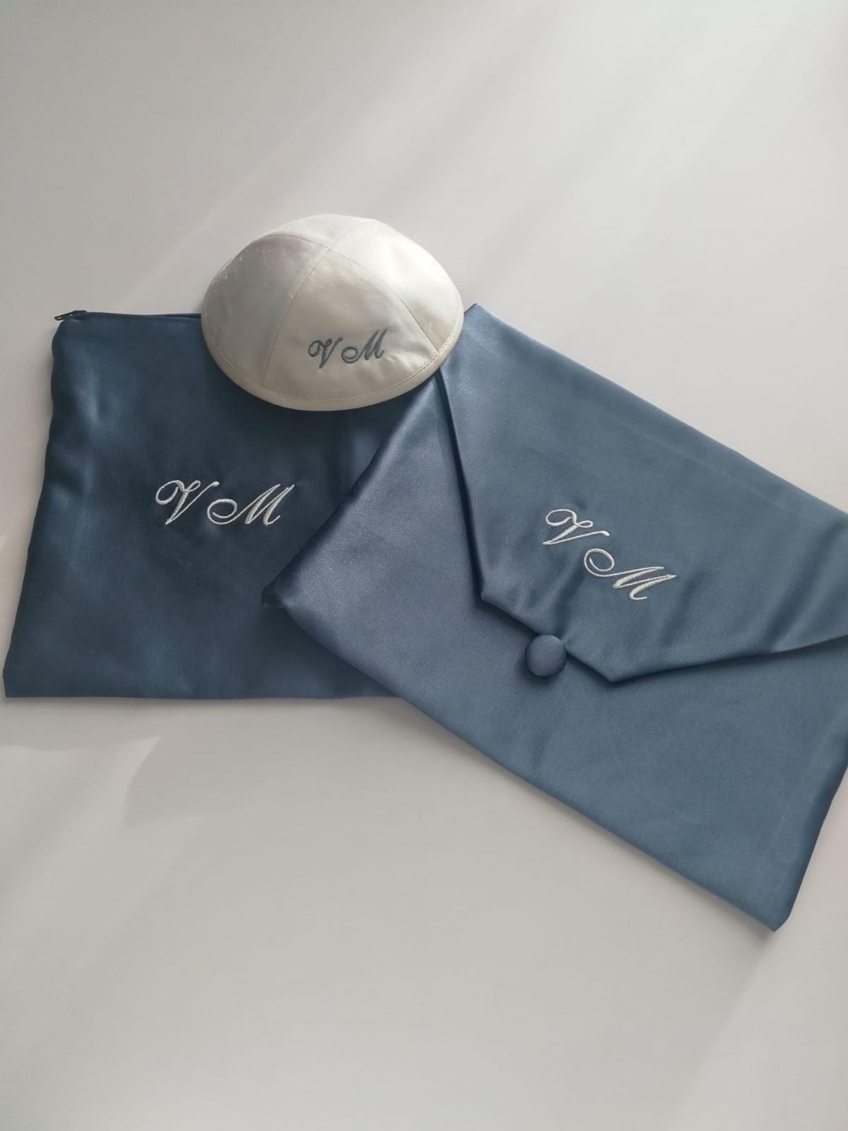 Tefillin bag text and kippah