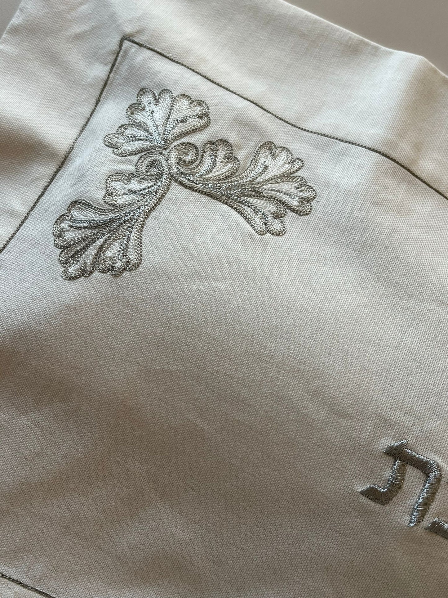 Acanthus leaves Challah Cover