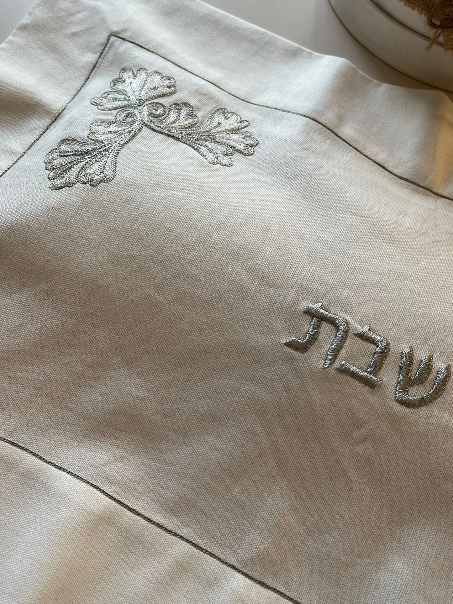 Acanthus leaves Challah Cover
