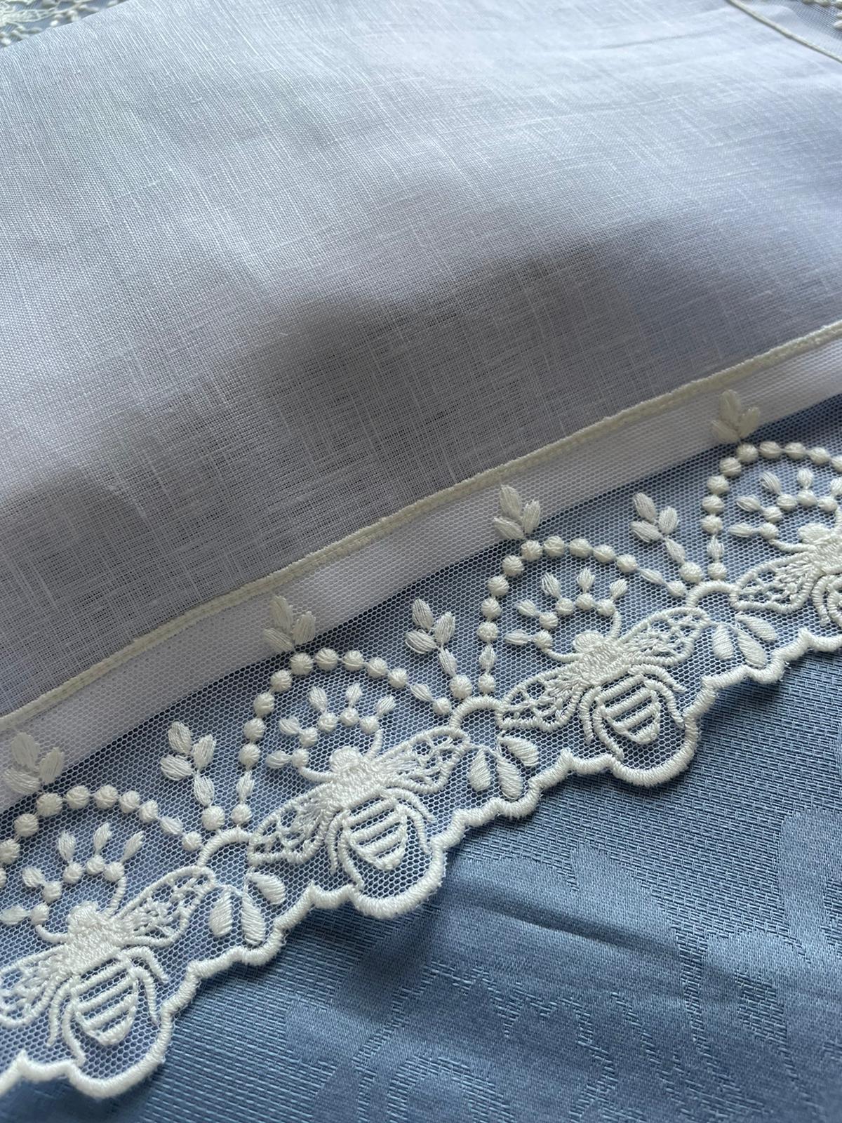 Rosh Hashanà linen and lace challah cover with bees