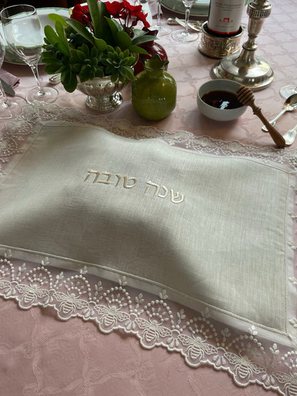 Rosh Hashanà linen and lace challah cover with bees - שנה טובה